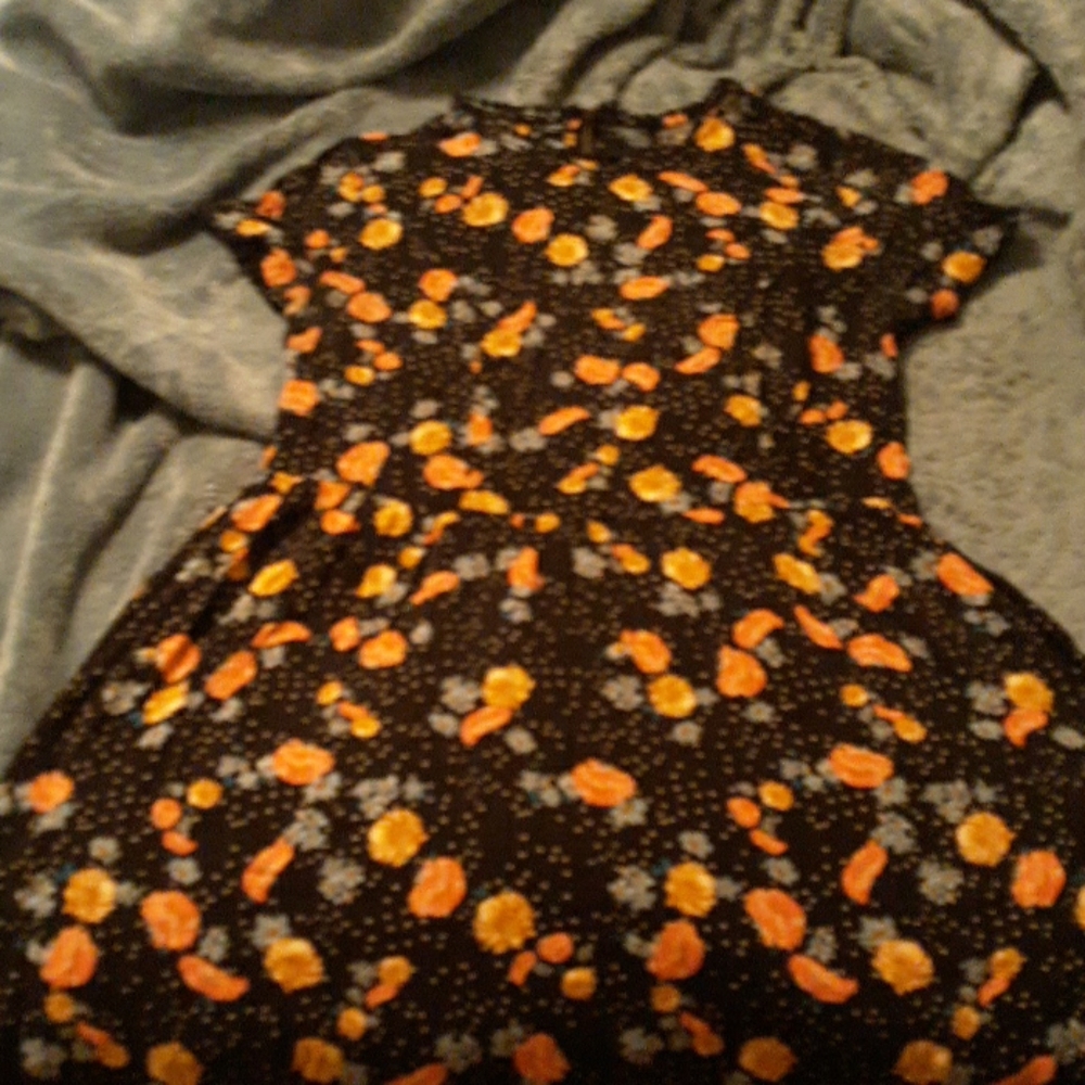 Very nice dress with sexy backing